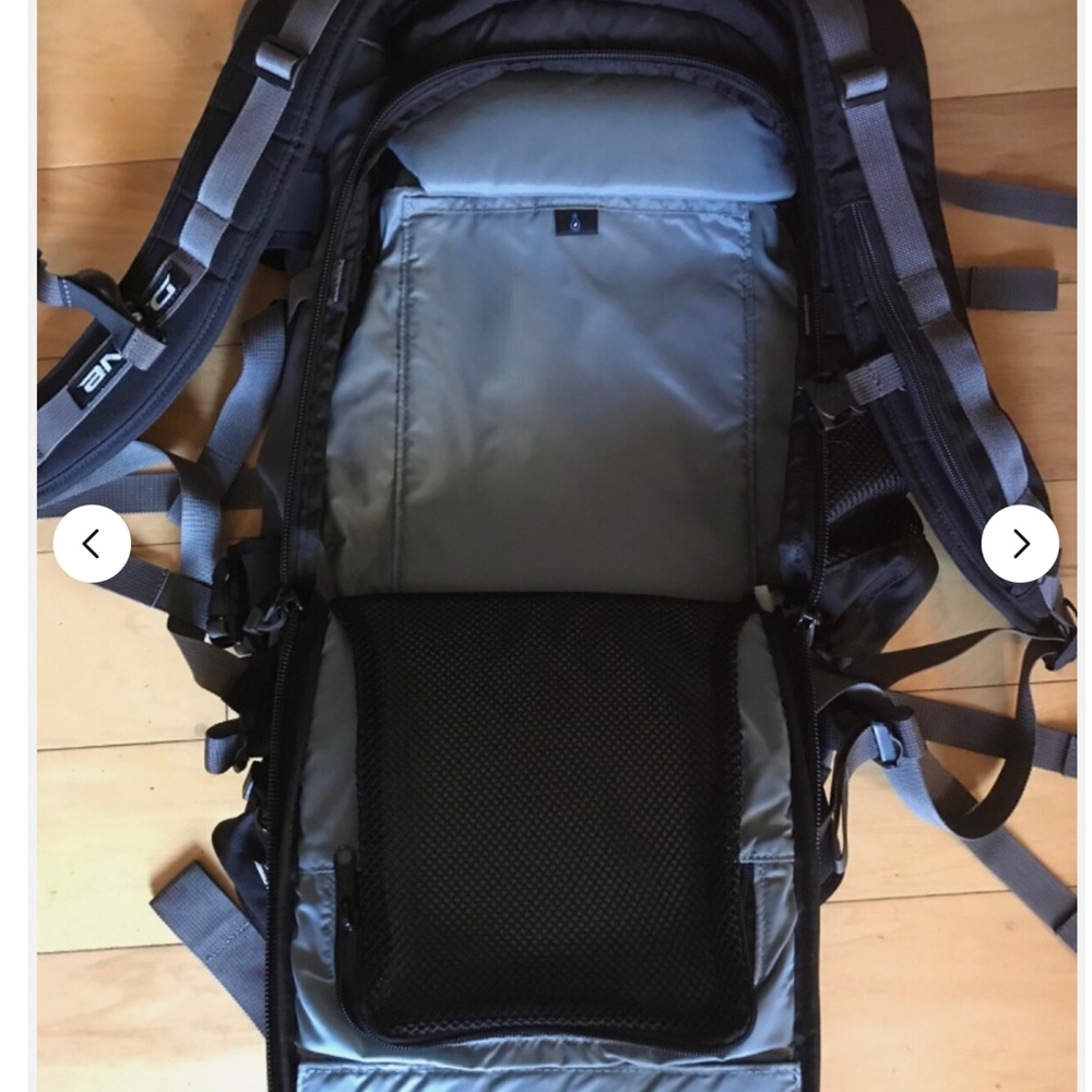 Dakine Ridge Backpack in Gray and Black - Picture 3 of 6